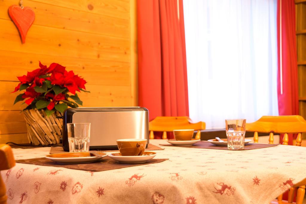 Mom - Alpine Boutique Apartments, Romantica, Near Grindelwald Terminal Room photo